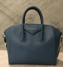 Load image into Gallery viewer, Givenchy Antigona Bag - Tulerie
